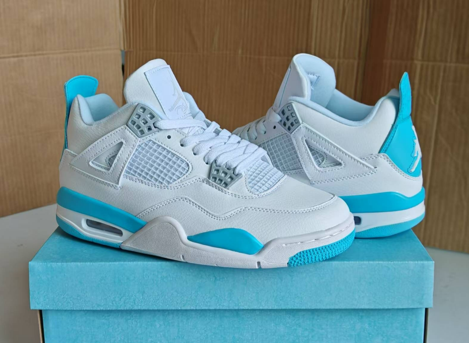Air Jordan 4 Retro "Blue Chill"
