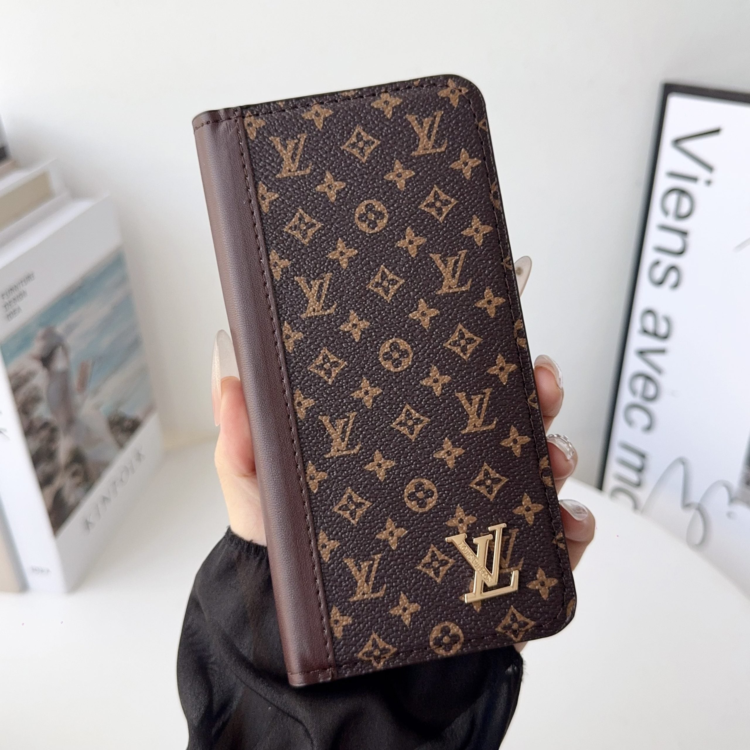 Louis V Folio Wallet Case iPhone 17 Series